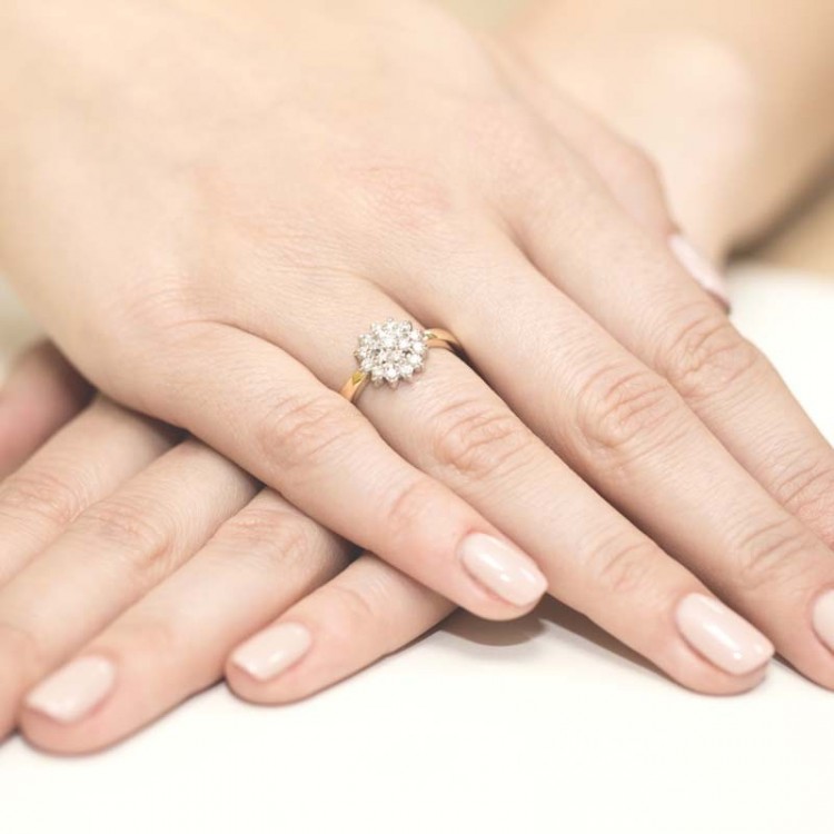 Pierścionek z białego złota z diamentami - próba 585 0,40CT PV-252B