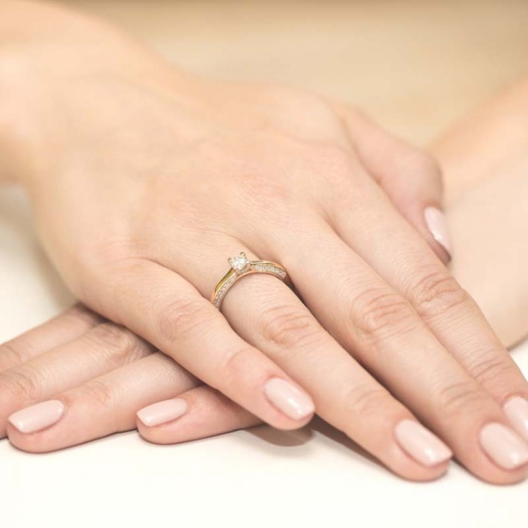 Pierścionek z białego złota z diamentami  - próba 585 0,44CT W-009B