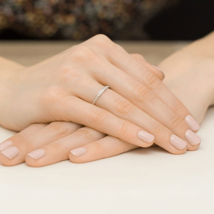 Pierścionek z białego złota z diamentami - próba 585 0,04CT W-606B