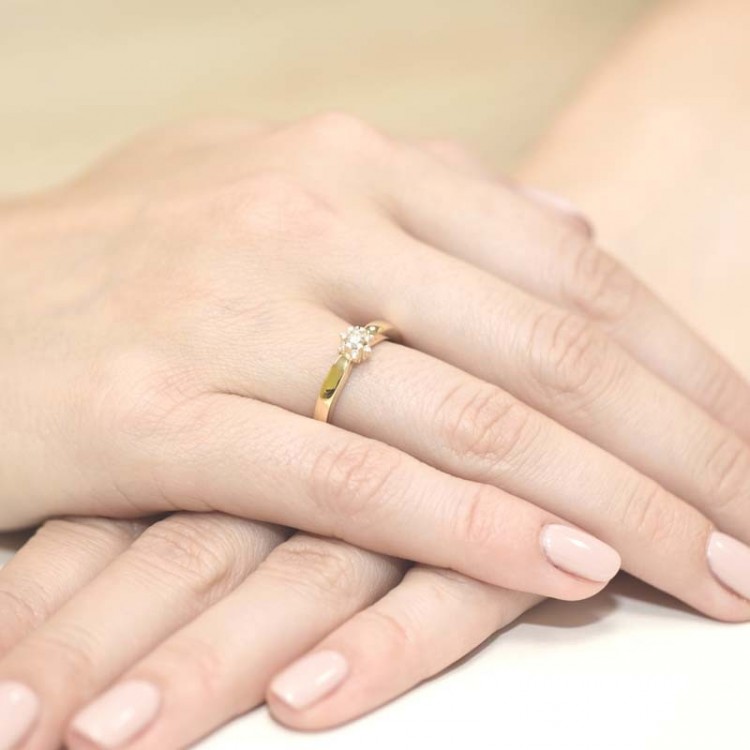 Pierścionek z białego złota z diamentami  - próba 585 0,15CT PV-251B
