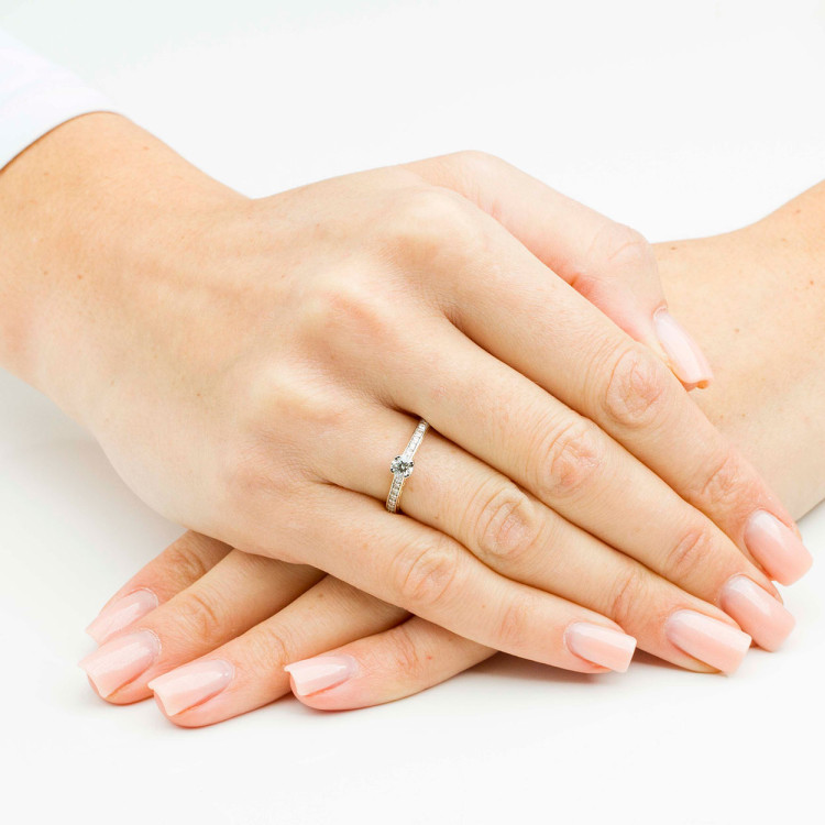 Pierścionek z białego złota z diamentami  - próba 585 0,56CT W-439B