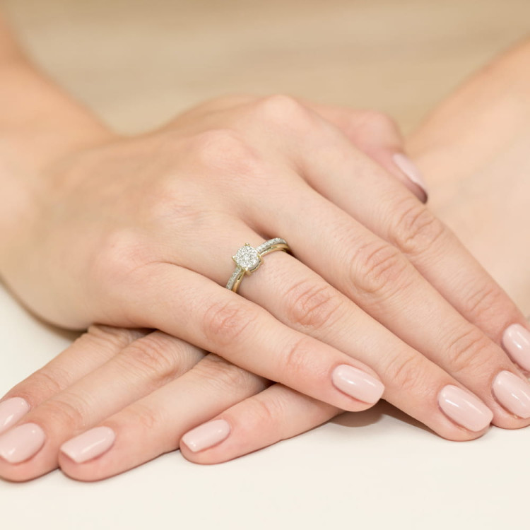 Pierścionek z żółtego złota z diamentami  - próba 585 0,26CT PV-099A