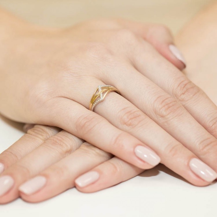 Pierścionek z białego złota z diamentami  - próba 585 0,03CT W-114B