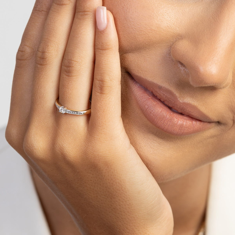 Pierścionek z białego złota z diamentami laboratoryjnymi - próba 585 0,13CT PV-075bLAB