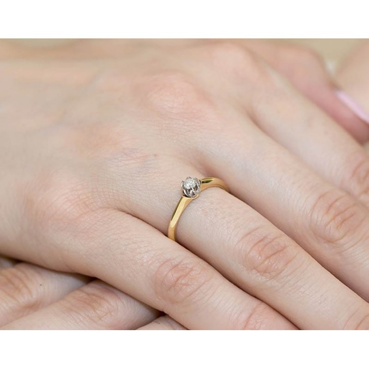 Pierścionek z żółtego złota z diamentem - próba 585 0,10CT W-134A