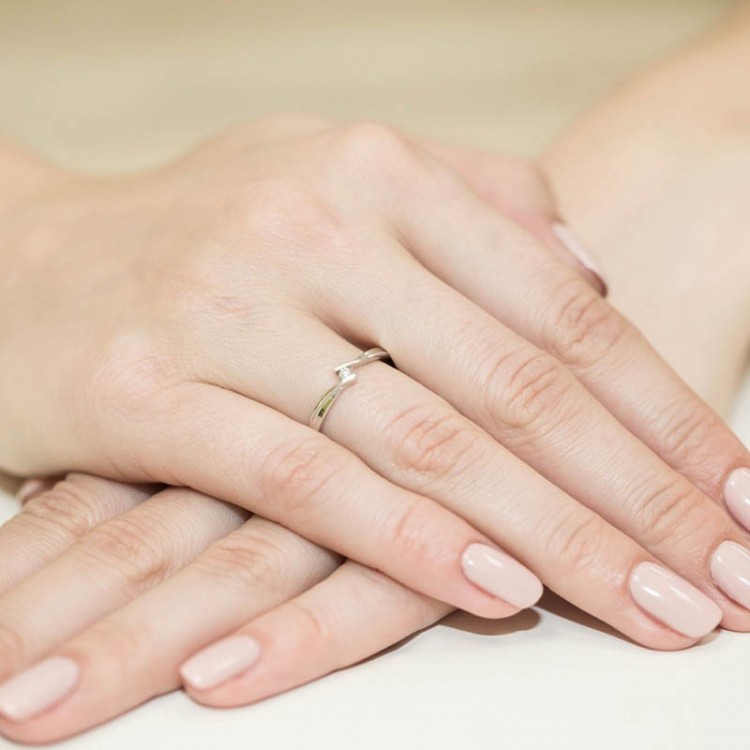 Pierścionek z żółtego złota z diamentem - próba 585 0,04CT W-137A
