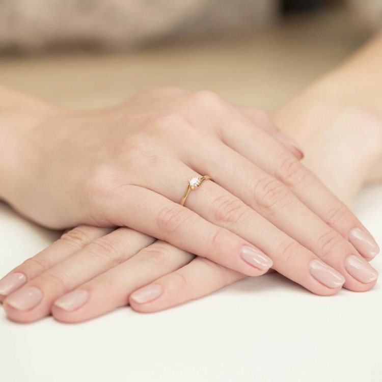 Pierścionek z białego złota z diamentem - próba 585 0,10CT PV-223B