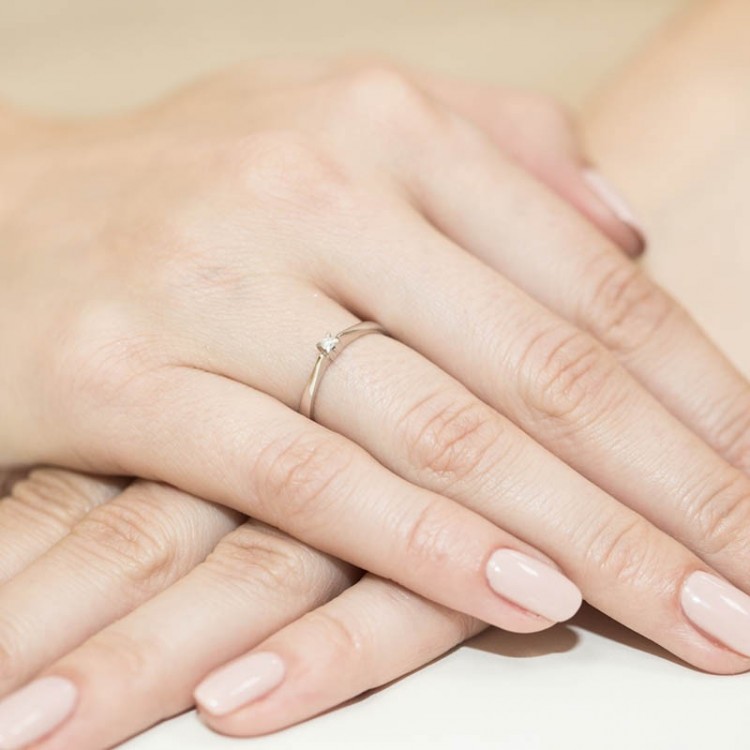 Pierścionek z żółtego złota z diamentem - próba 585 0,03CT W-175A