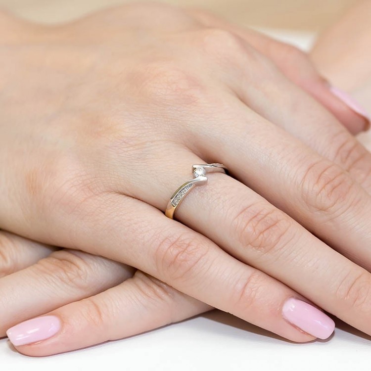 Pierścionek z białego złota z diamentami  - próba 585 0,16CT W-177B