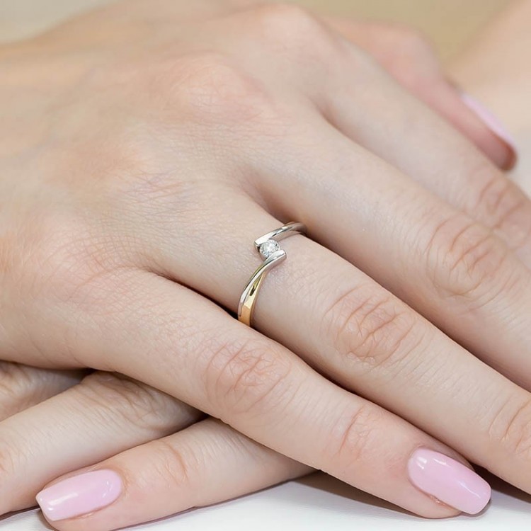 Pierścionek z białego złota z diamentem - próba 585 0,10CT W-180B