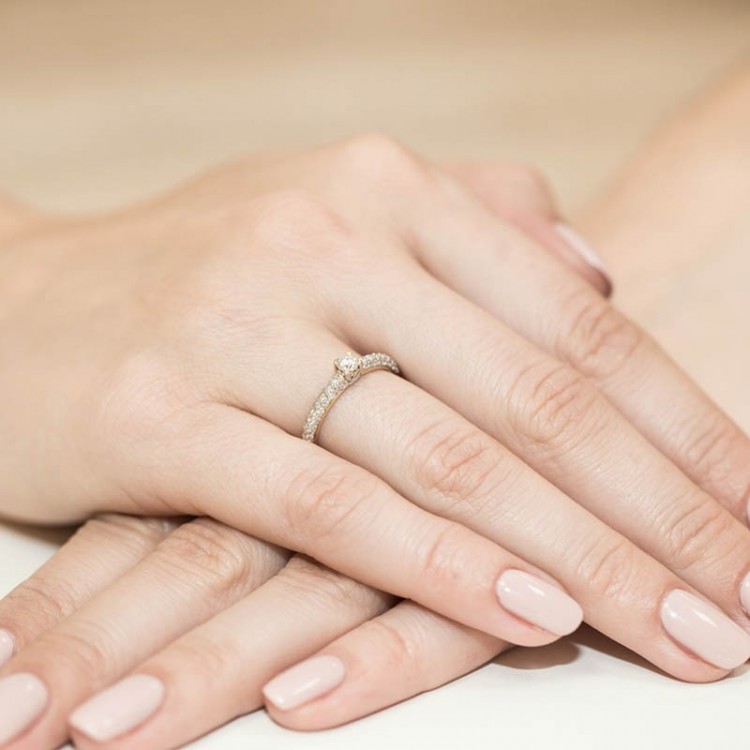 Pierścionek z żółtego złota z diamentami  - próba 585 0,36CT PV-198A