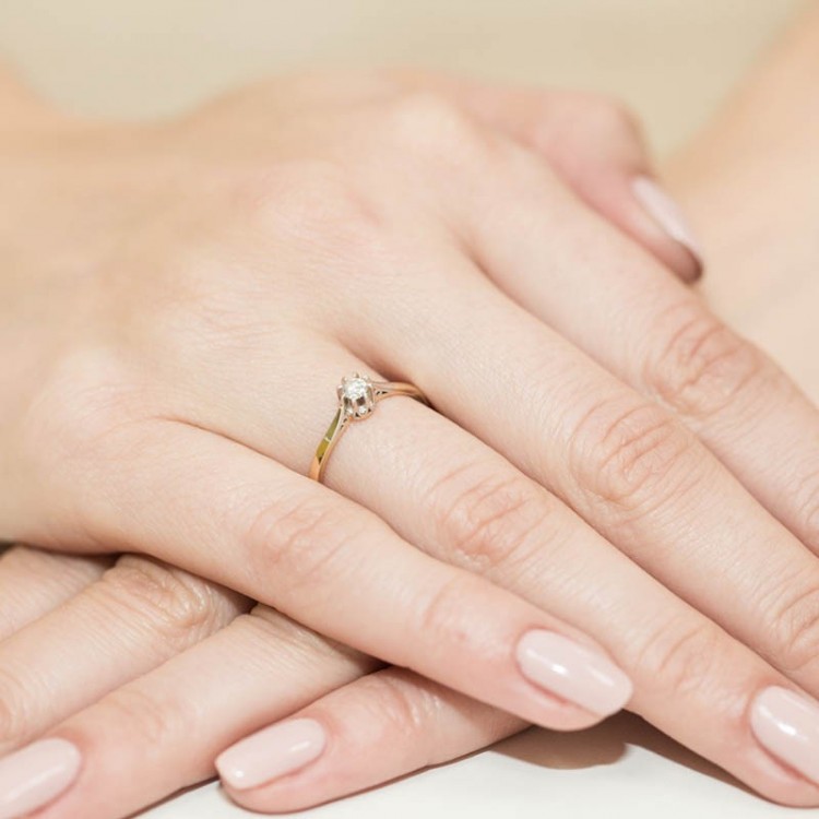 Pierścionek z białego złota z diamentem - próba 585 0,10CT W-209B