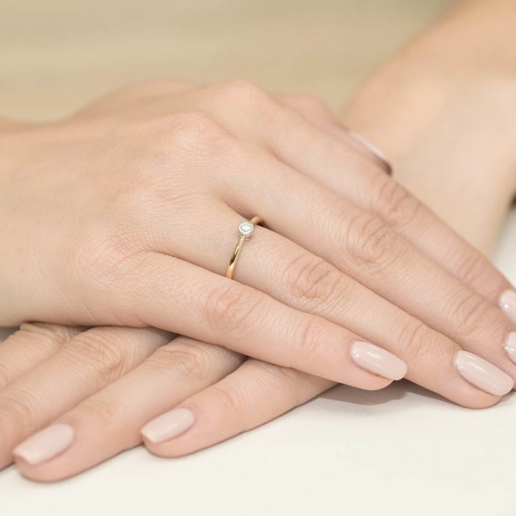 Pierścionek z żółtego złota z diamentem - próba 585 0,10CT W-224A 0.10ct