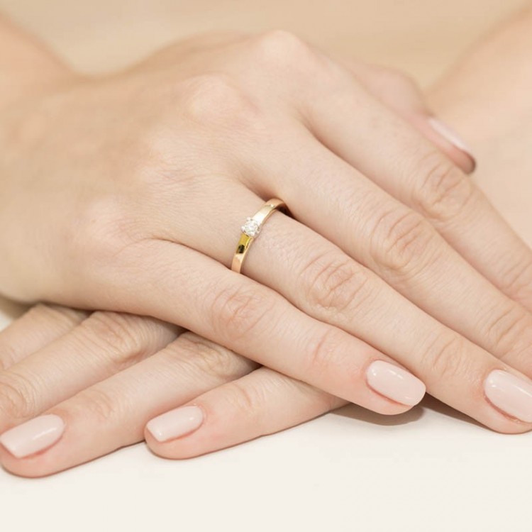 Pierścionek z żółtego złota z diamentem - próba 585 0,10CT W-225A