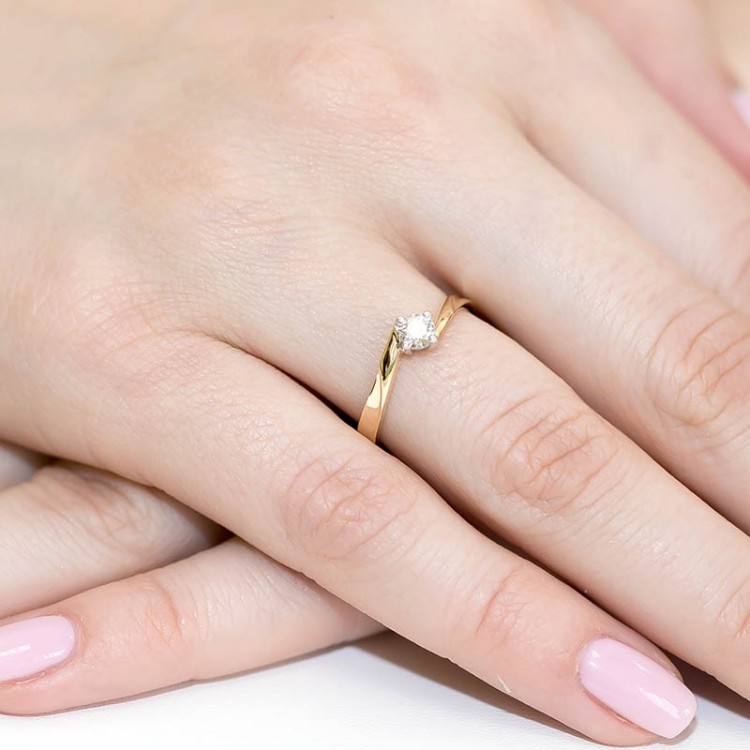 Pierścionek z białego złota z diamentem - próba 585 0,20CT W-243B