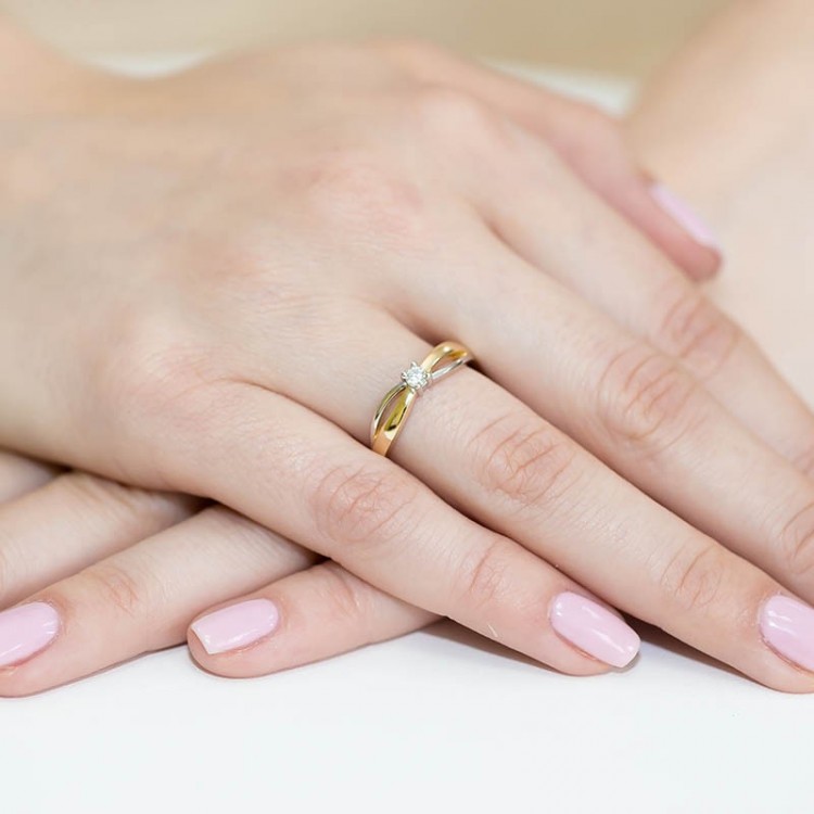 Pierścionek z żółtego złota z diamentem - próba 585 0,10CT W-248A